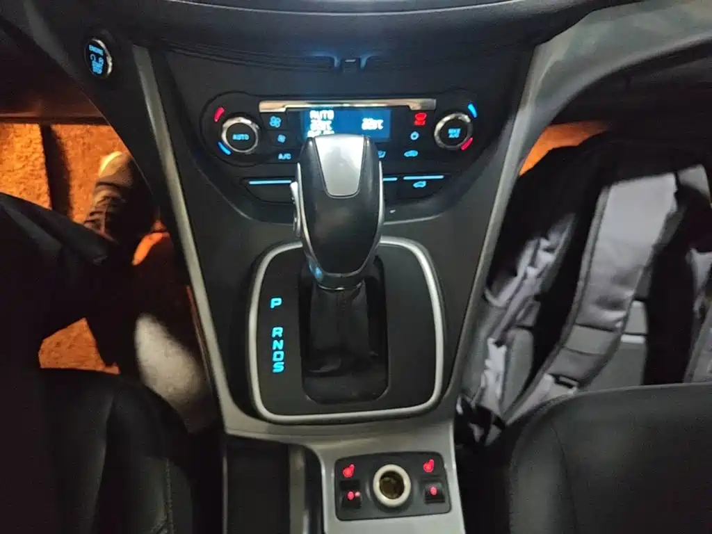 Ford Kuga 2015 — фото 14