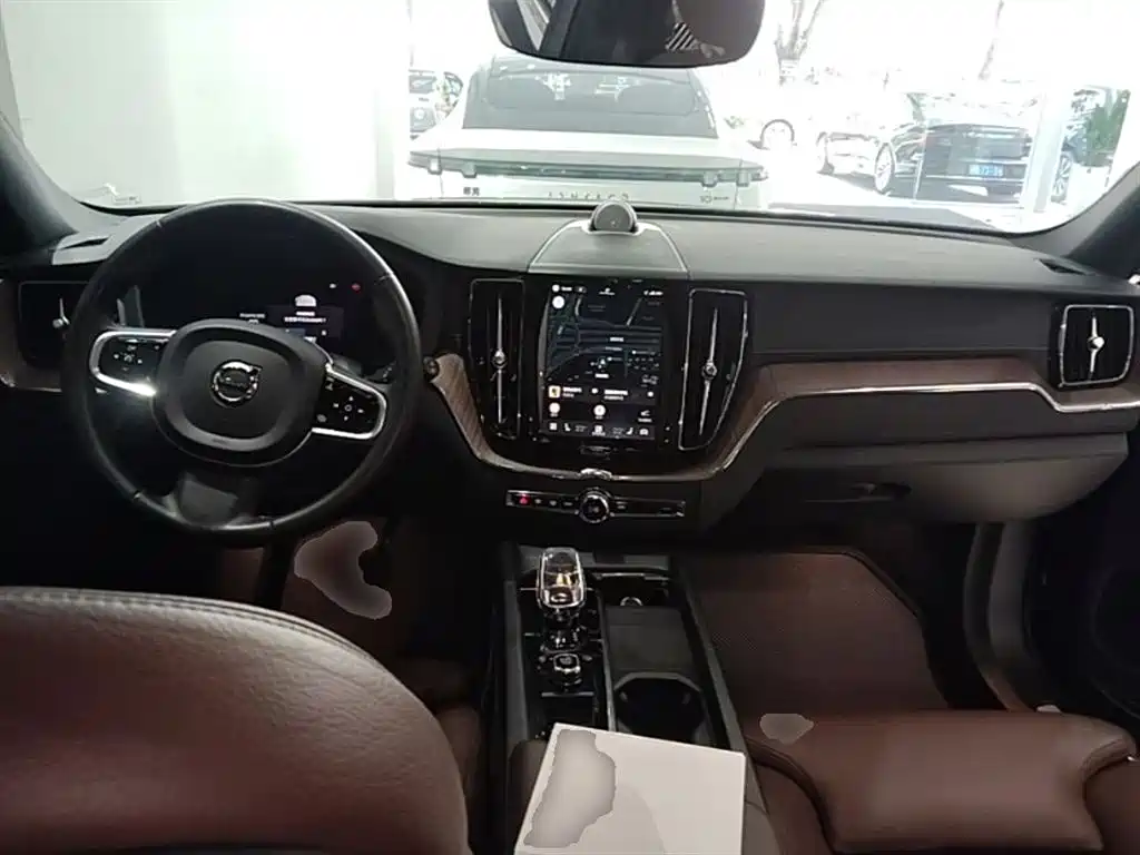 Volvo XC60 2024 — фото 10
