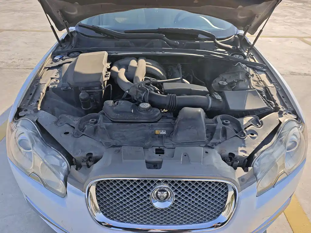 Jaguar XF 2010 — фото 17
