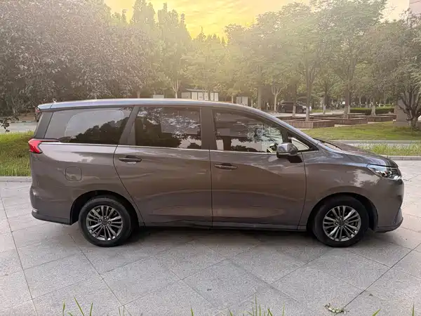 Maxus EUNIQ 5 2021
