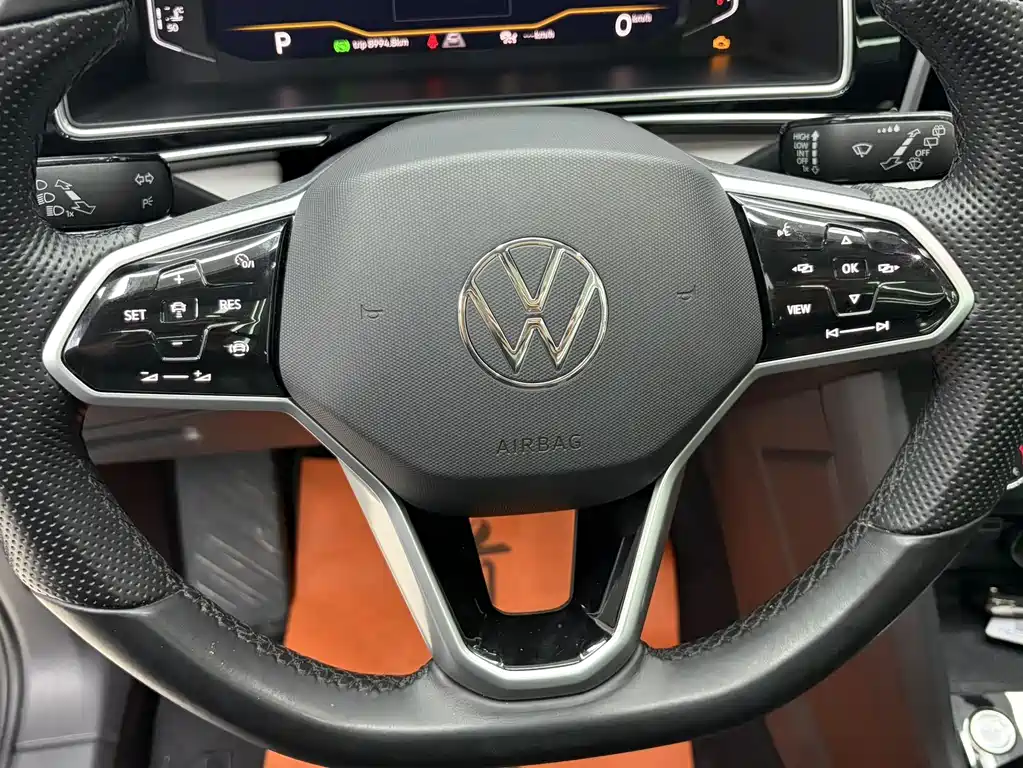 Volkswagen Tiguan L 2023 — фото 9