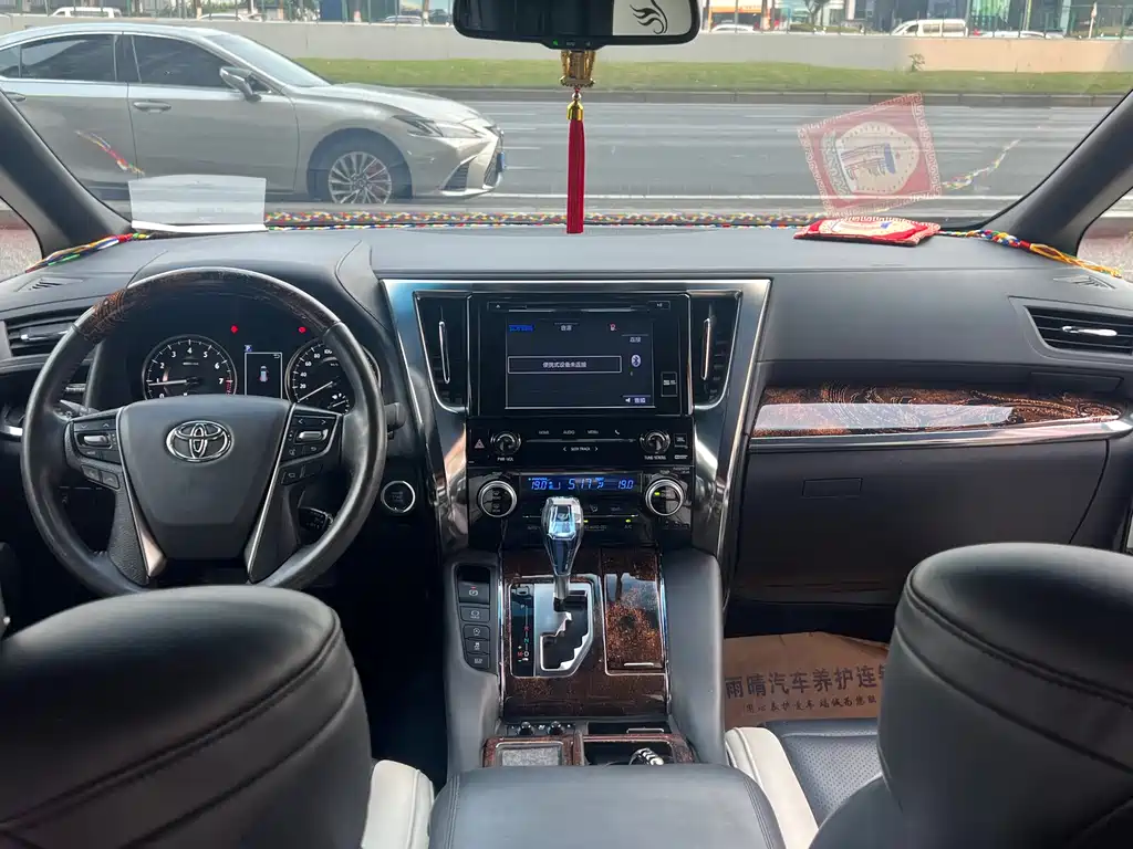 Toyota Alphard 2019 — фото 13