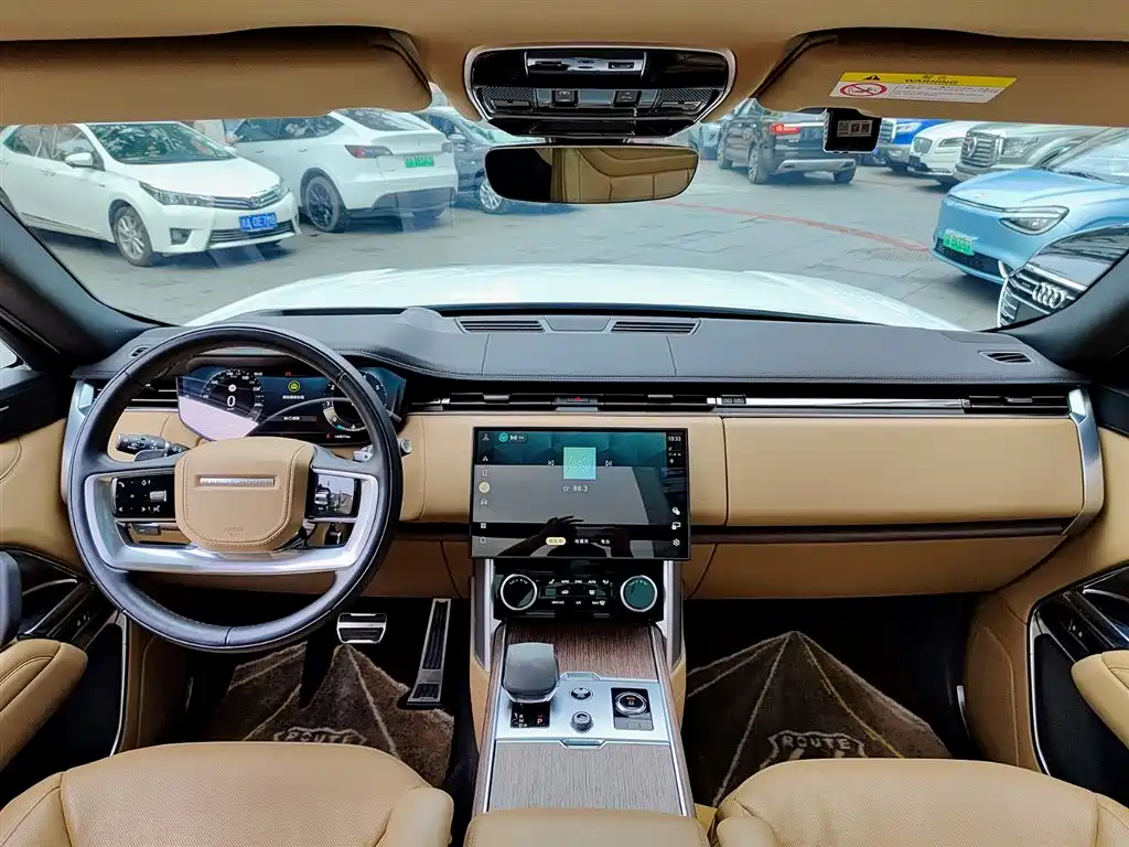 Land Rover Range Rover 2023 — фото 10