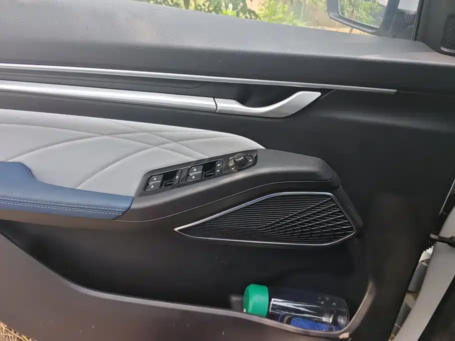 Geely Emgrand 2022