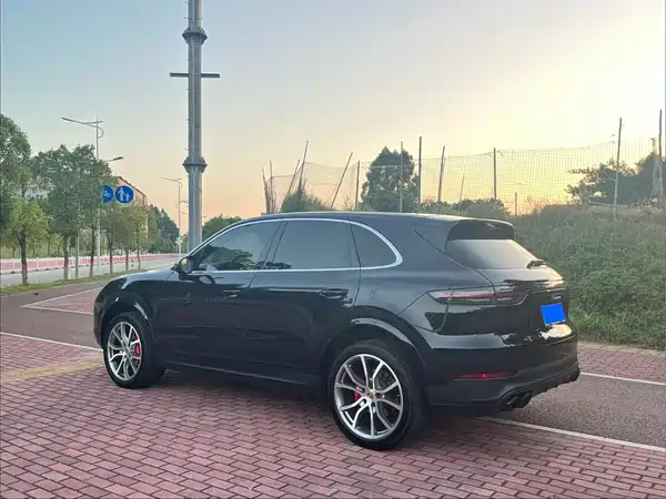 Porsche Cayenne 2021