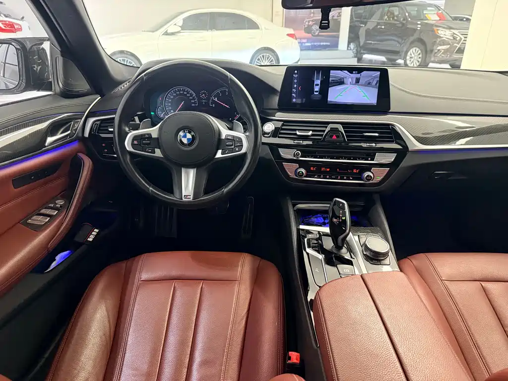 BMW 5 Series 2018 — фото 14