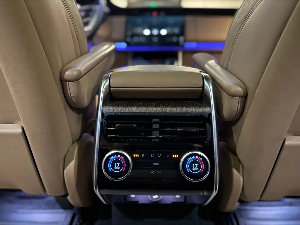 Land Rover Range Rover 2023 — фото 16