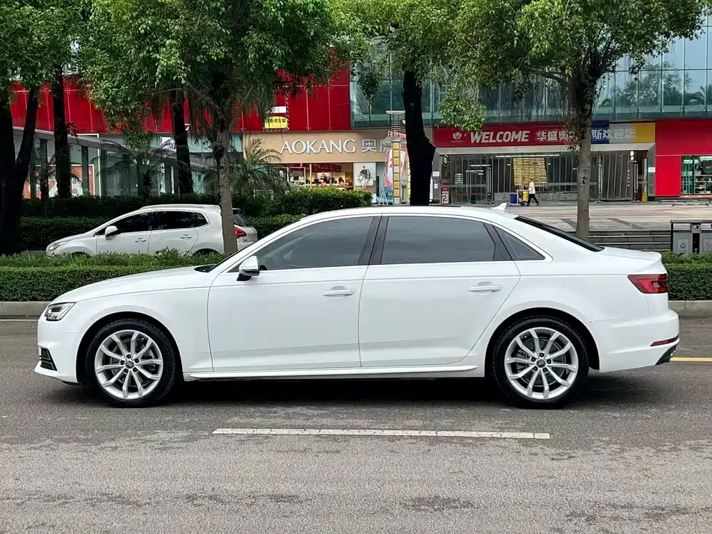 Audi A4L 2018