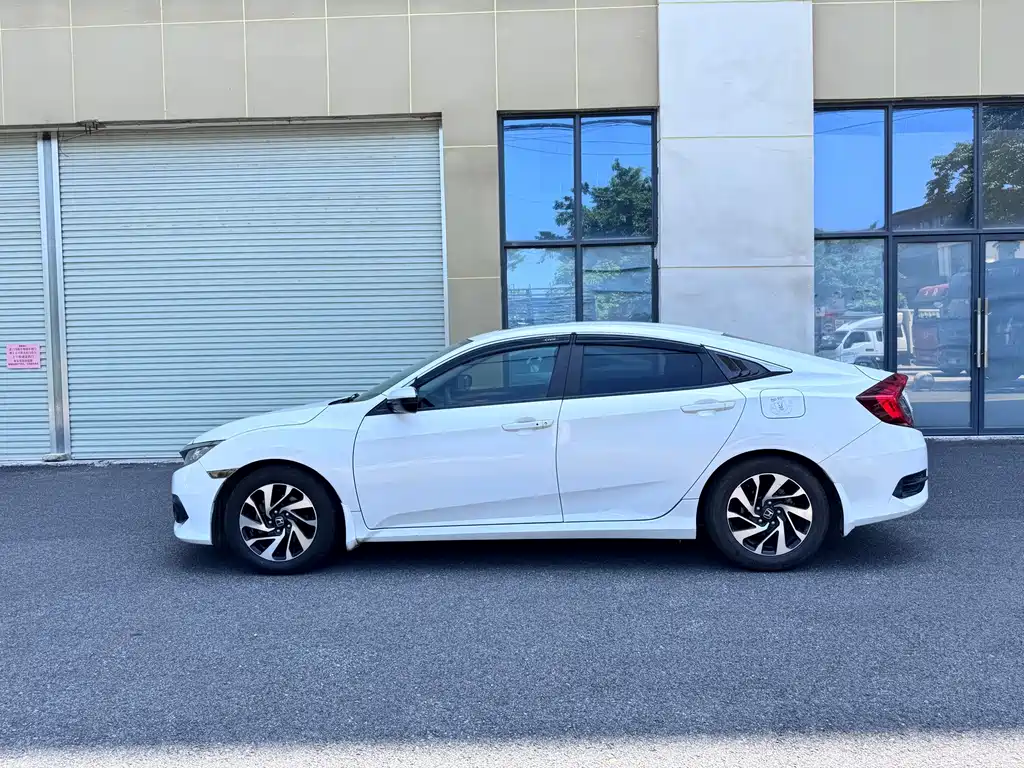 Honda Civic 2018 — фото 8