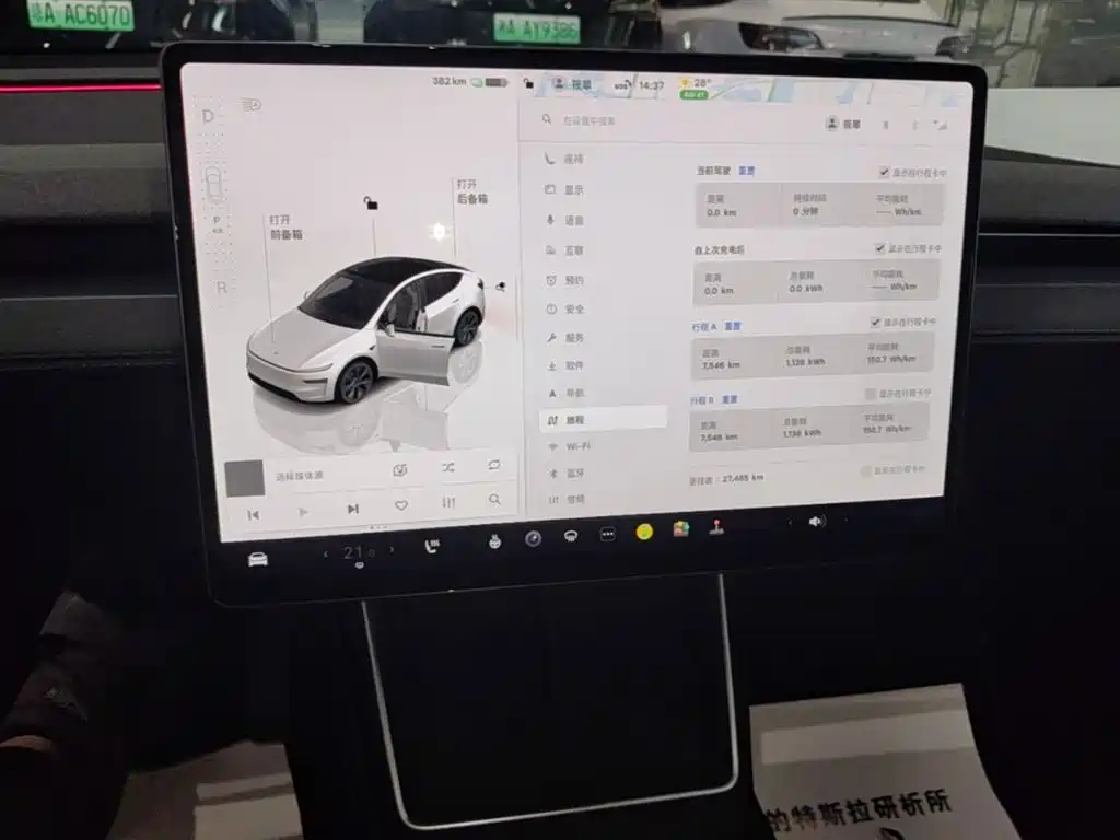 Tesla Model Y 2025 — фото 13