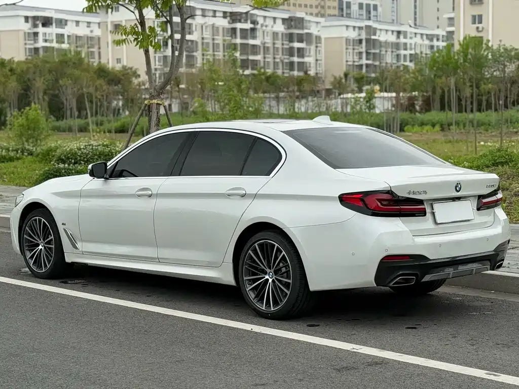 BMW 5 Series 2023 — фото 14