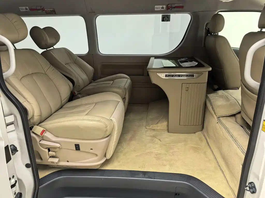 Toyota HIACE 2014 — фото 11