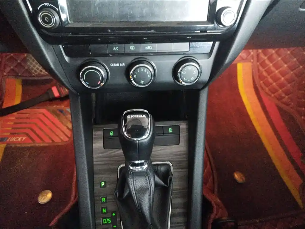 Skoda Octavia 2016 — фото 10