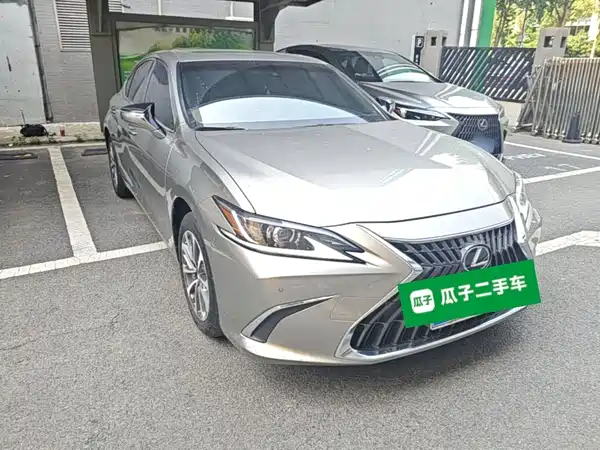 Lexus ES 2023