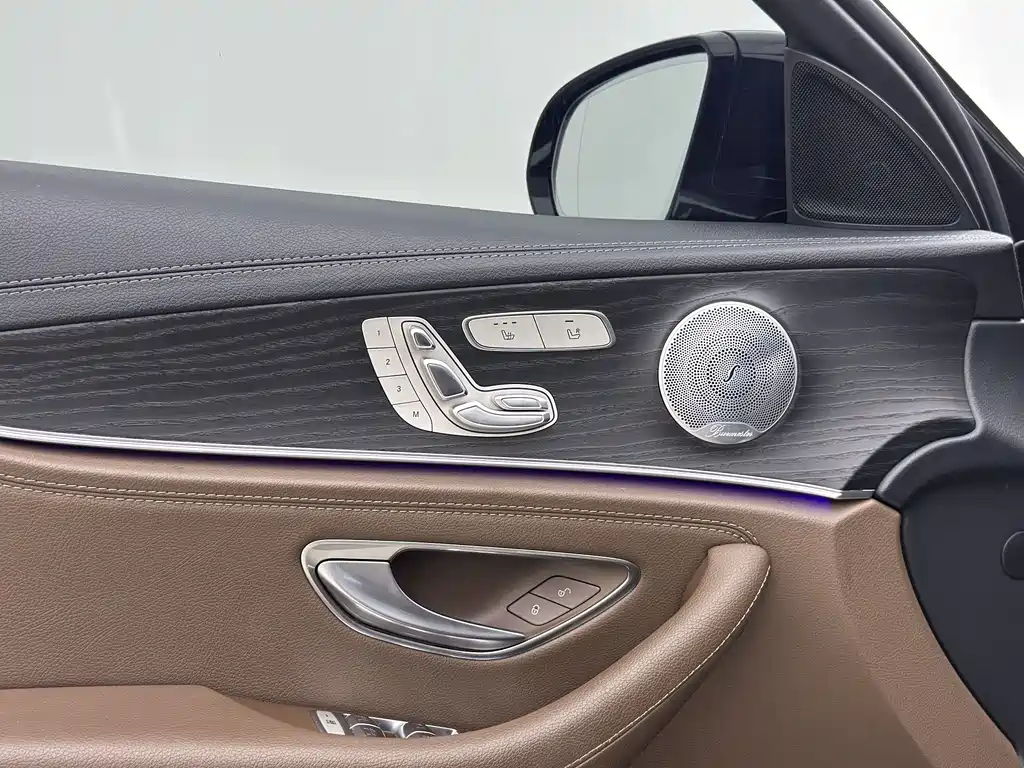Mercedes-Benz E-Class 2020 — фото 11
