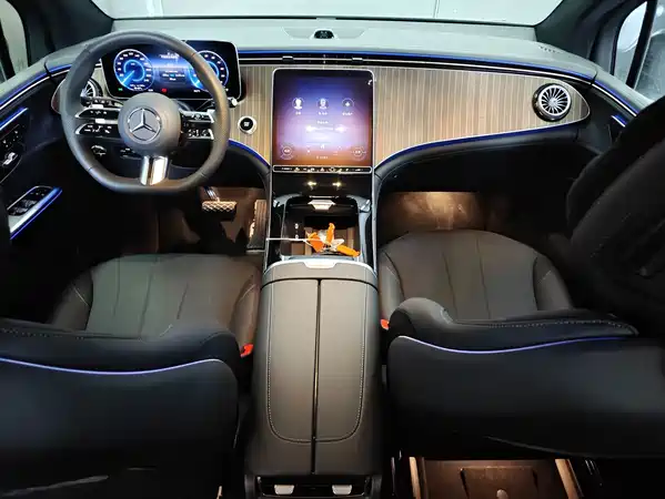 Mercedes-Benz EQE SUV 2025