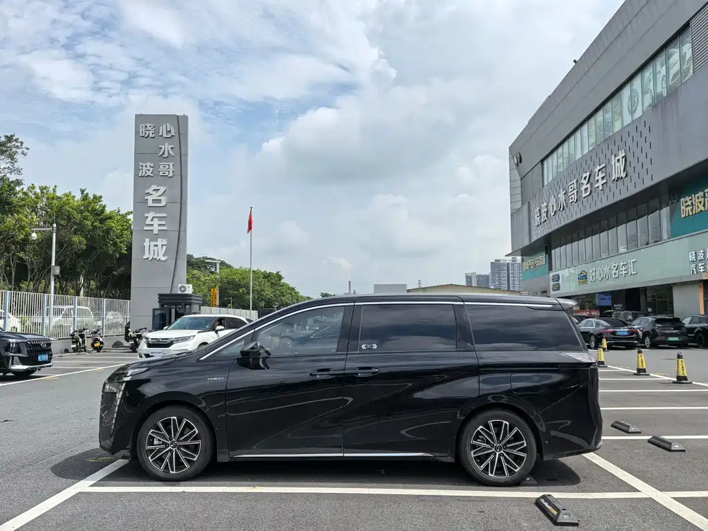 GAC Trumpchi E8 PHEV 2024 — фото 8