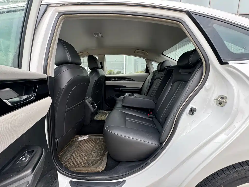 Dongfeng E70 2020