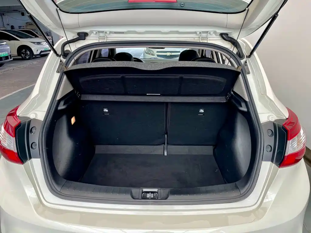 Nissan Tiida 2020 — фото 15