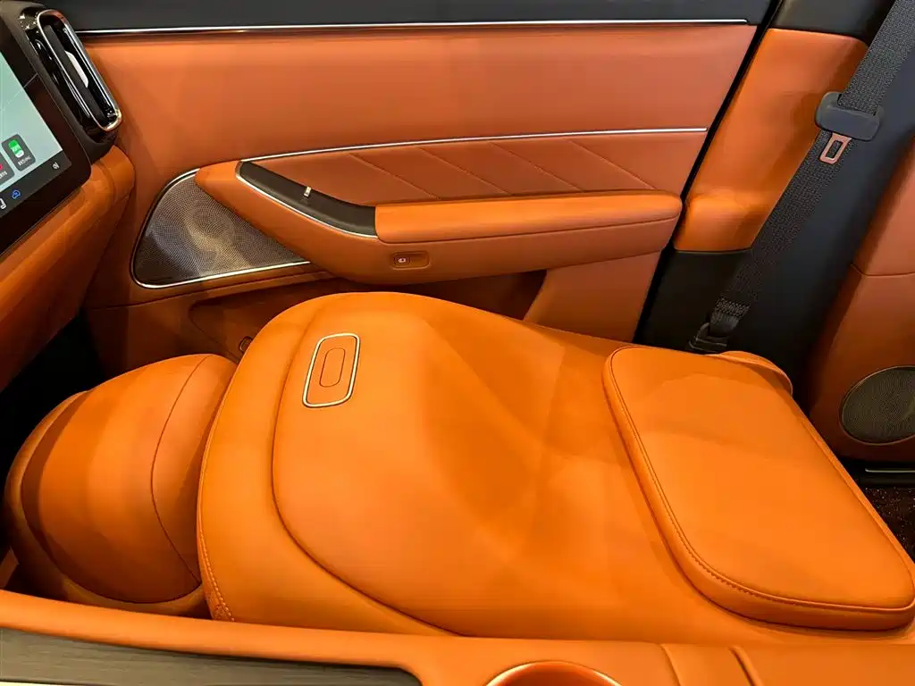AITO M8 2025 — фото 32