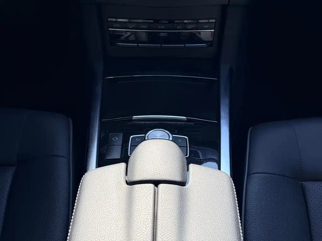 Mercedes-Benz E-Class 2015 — фото 23