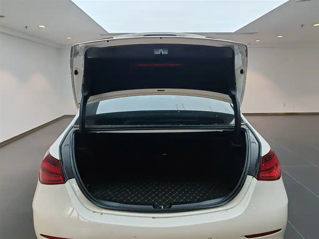 Mercedes-Benz C-Class 2022 — фото 14
