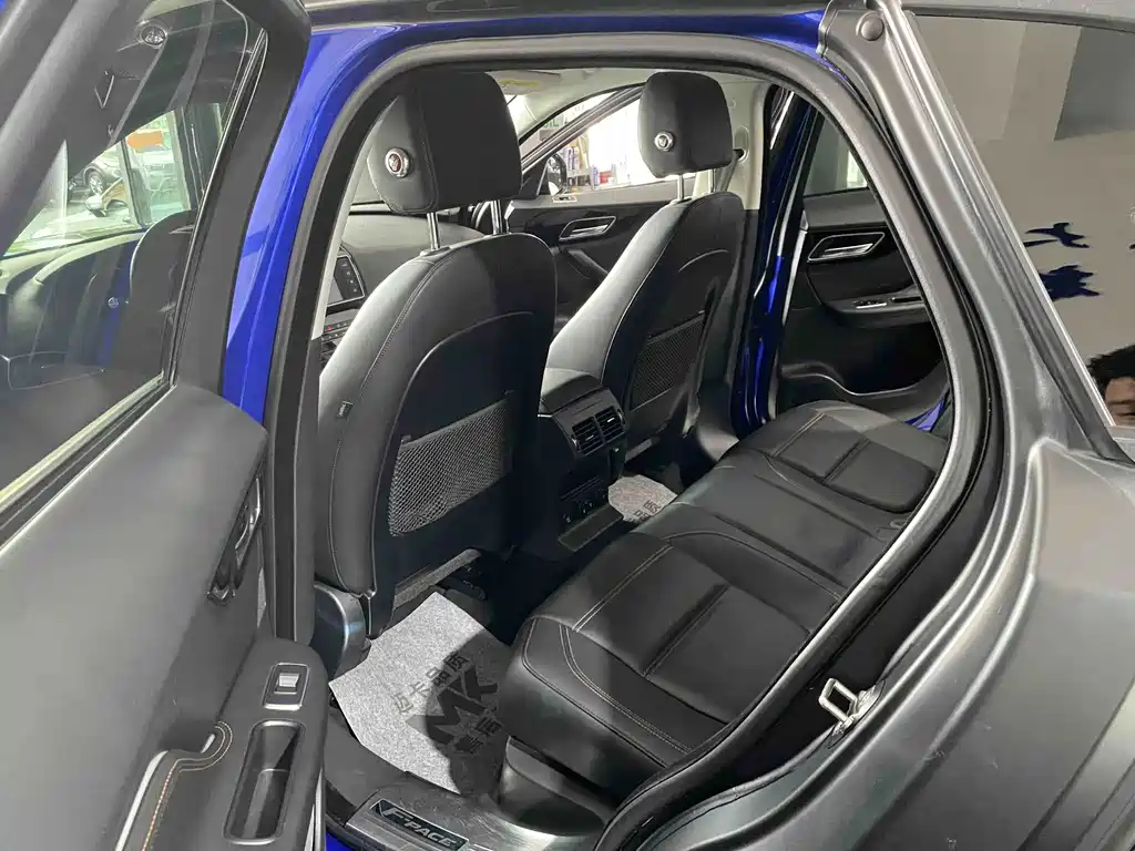 Jaguar F-PACE 2018 — фото 12