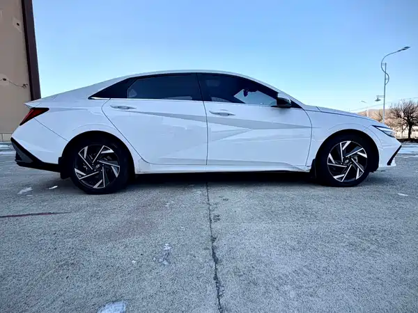 Hyundai Elantra 2023