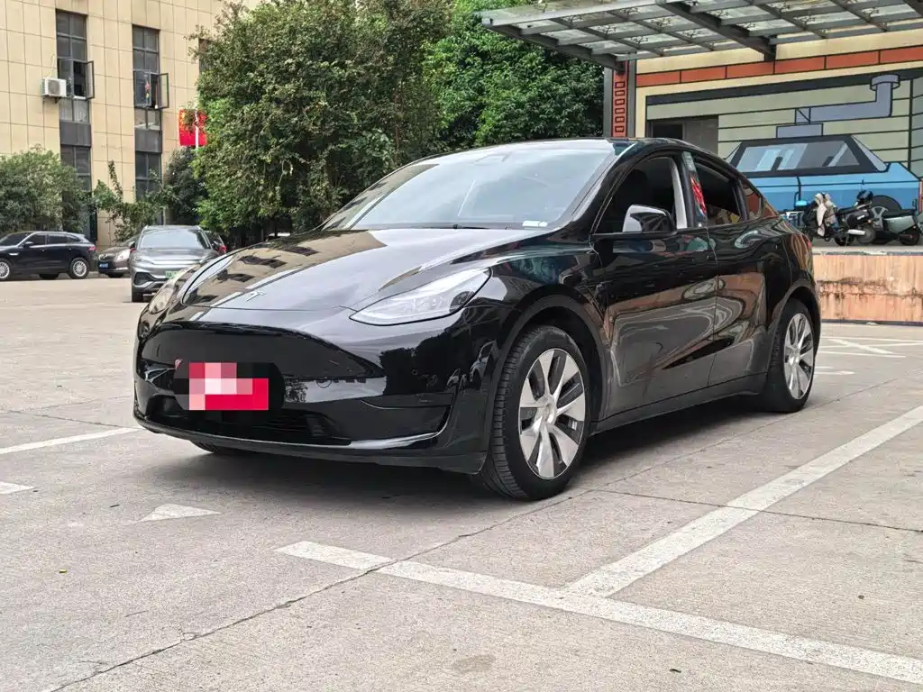 Tesla Model Y 2023 — фото 1