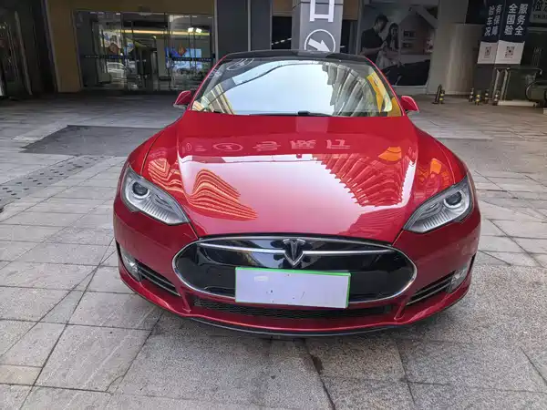 Tesla Model S 2014