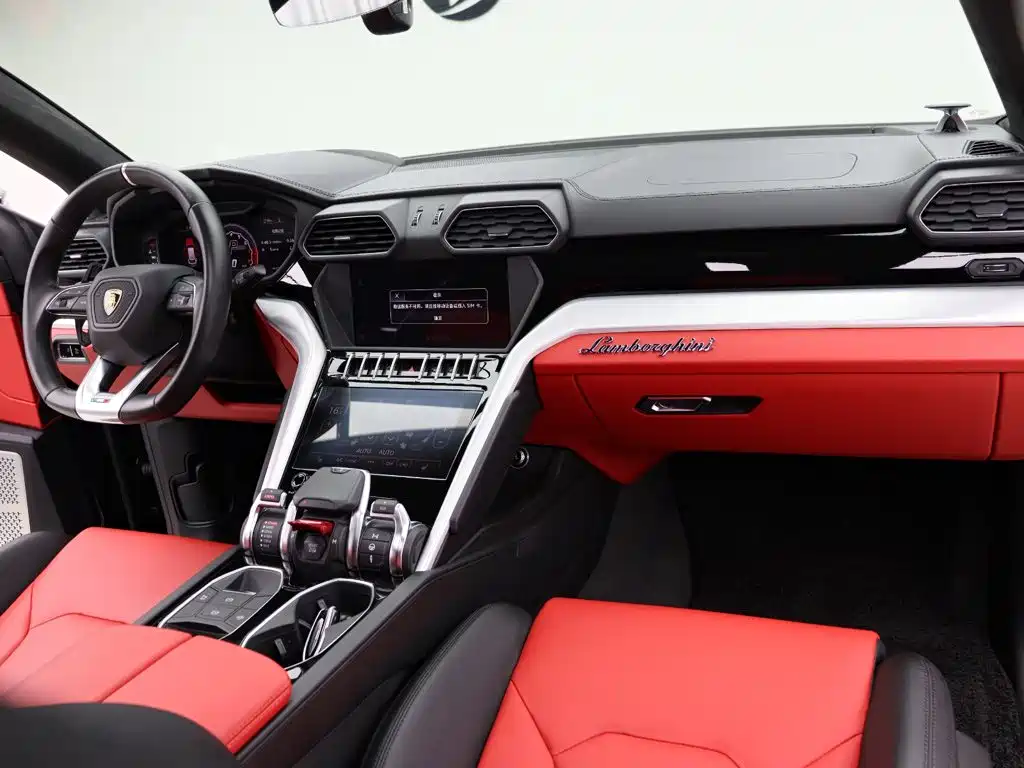 Lamborghini Urus 2019 — фото 24