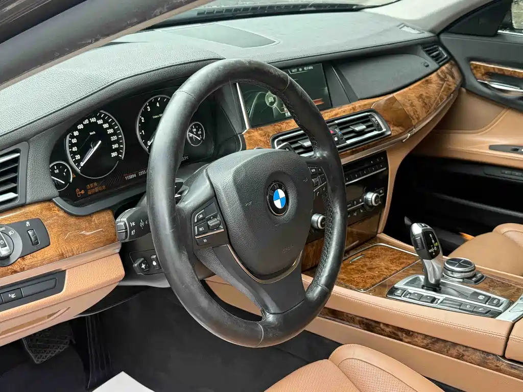 BMW 7 Series 2013 — фото 12