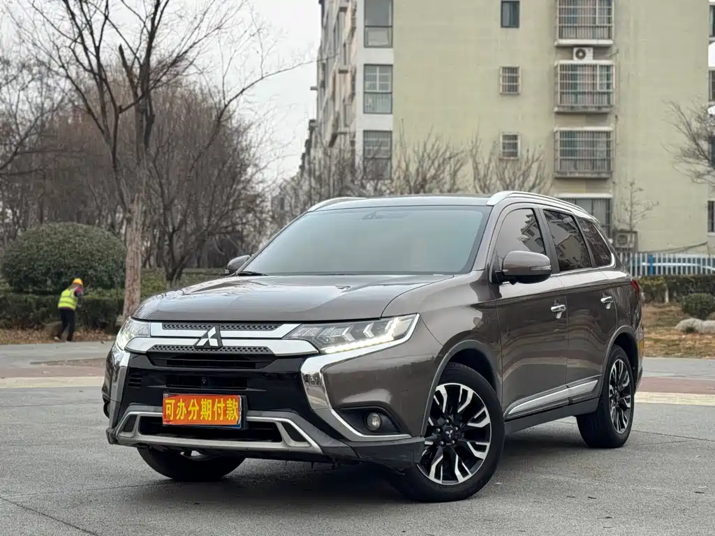 Mitsubishi Outlander 2019 — фото 4