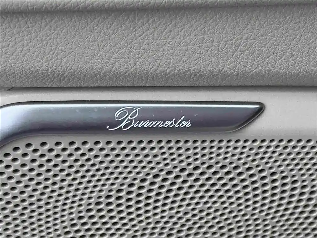 Mercedes-Benz V-Class 2022 — фото 18