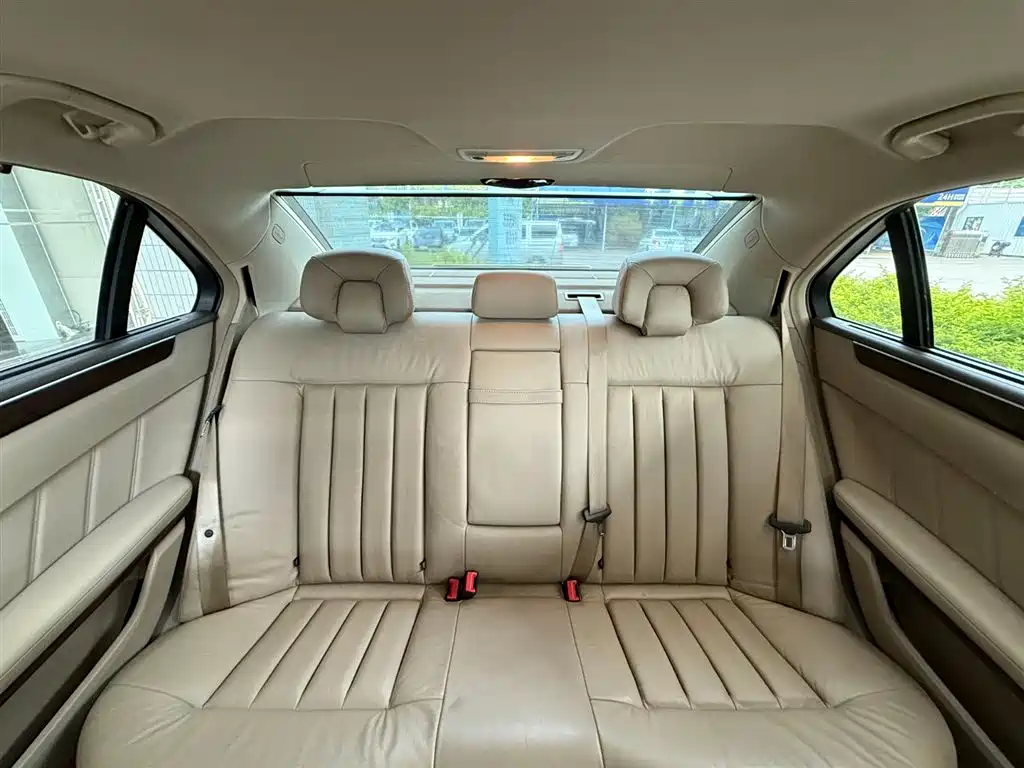 Mercedes-Benz E-Class 2012 — фото 16