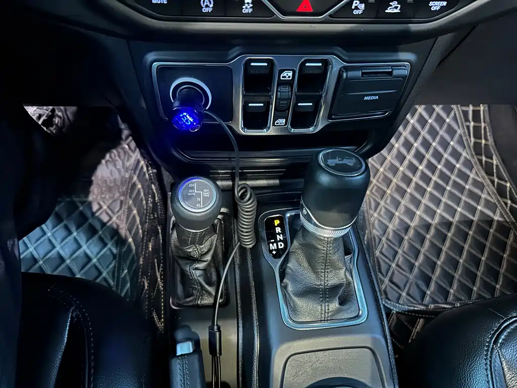 Jeep Wrangler 2023 — фото 14