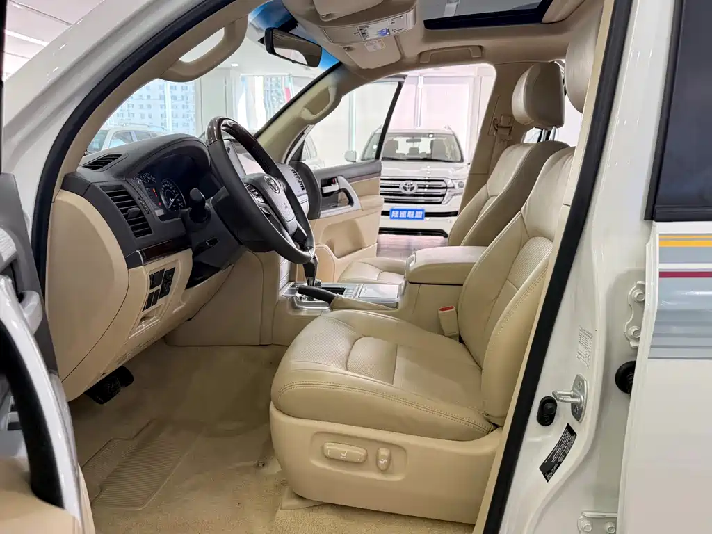 Toyota Land Cruiser 2017 — фото 10