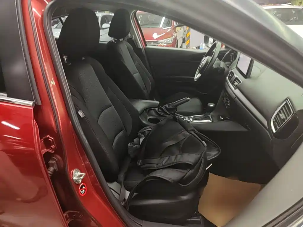 Mazda 3 Axela 2017 — фото 25