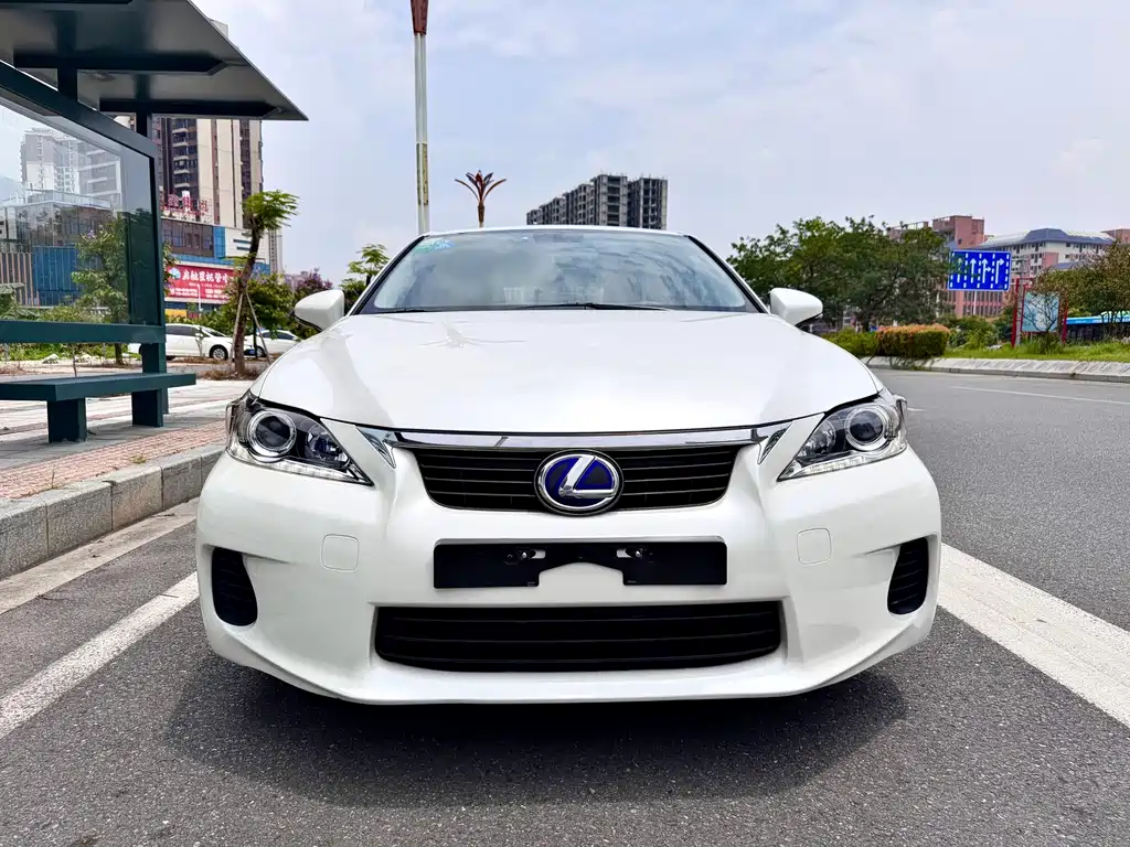 Lexus CT 2013 — фото 2