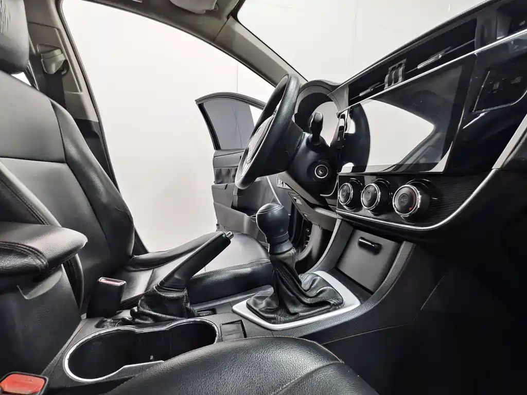 Toyota Corolla 2016 — фото 14