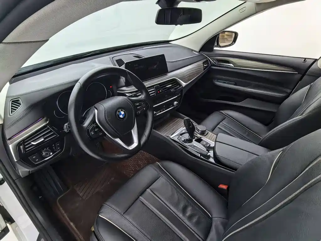 BMW 6 Series GT 2018 — фото 13