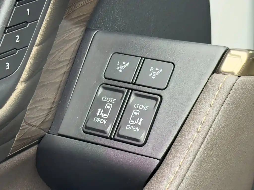 Toyota Alphard 2025 — фото 24