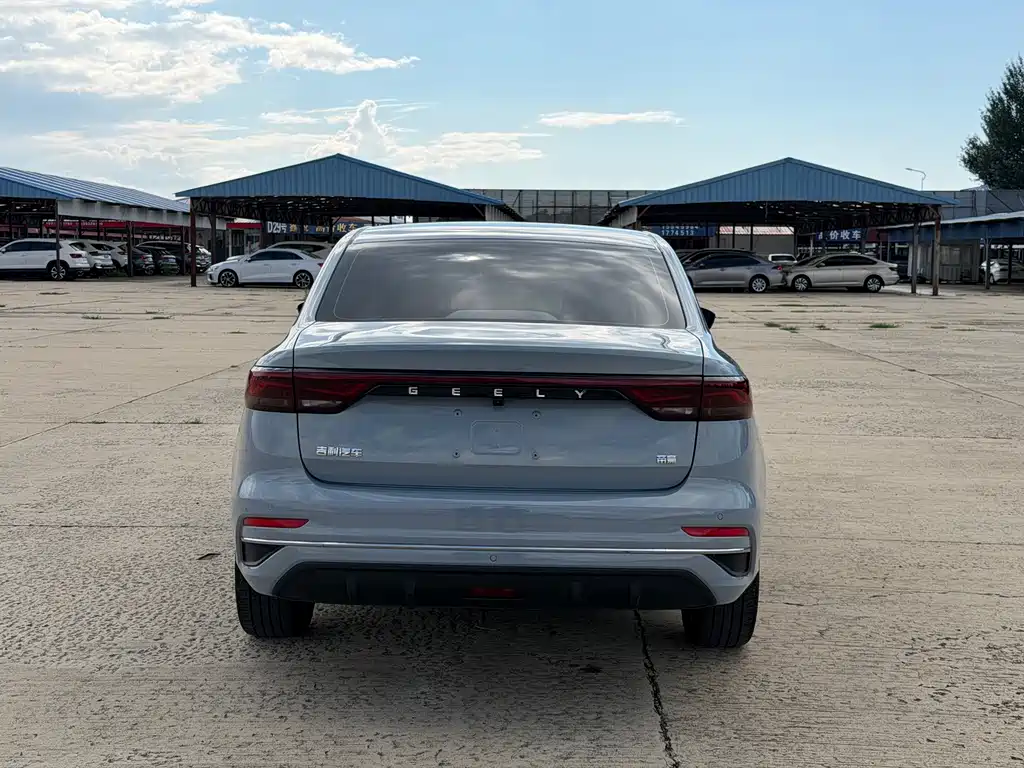 Geely Emgrand 2023