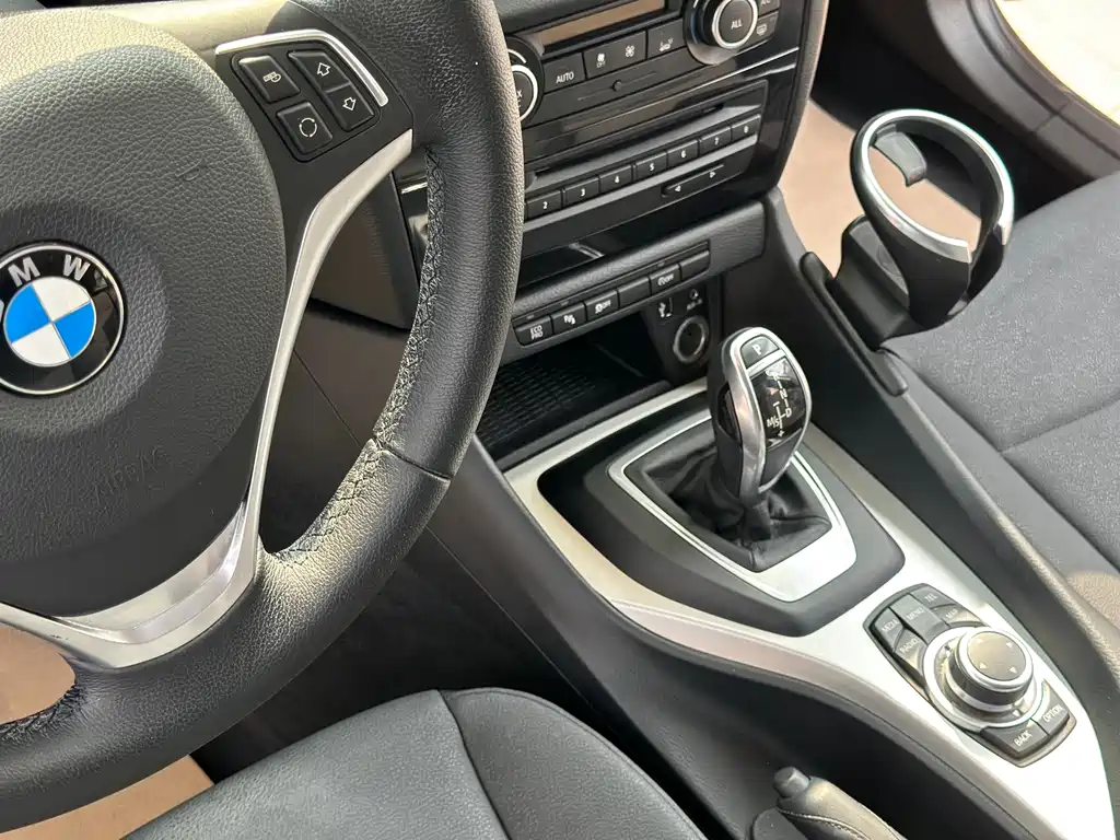 BMW X1 2015 — фото 18