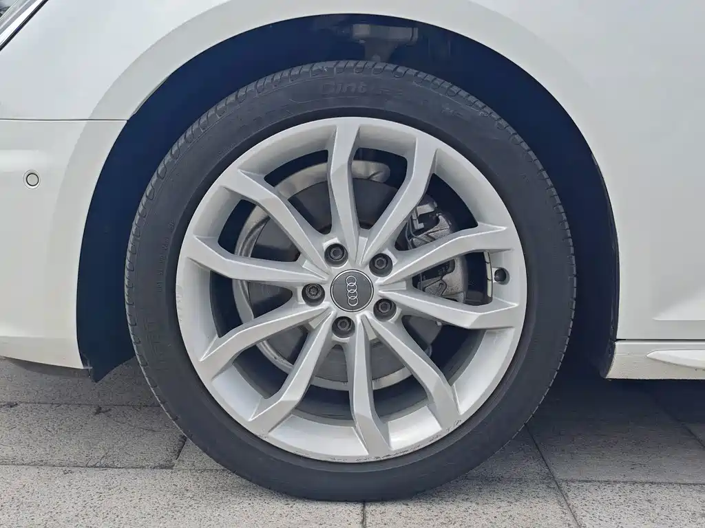 Audi A4L 2019