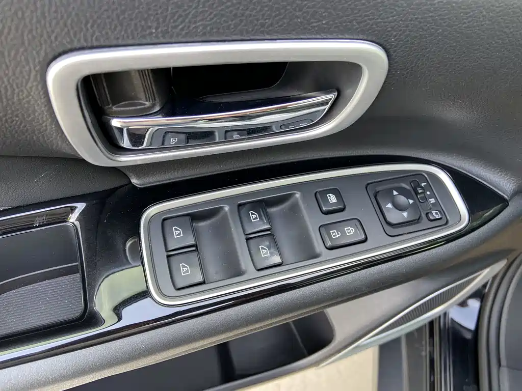 Mitsubishi Outlander 2020 — фото 13
