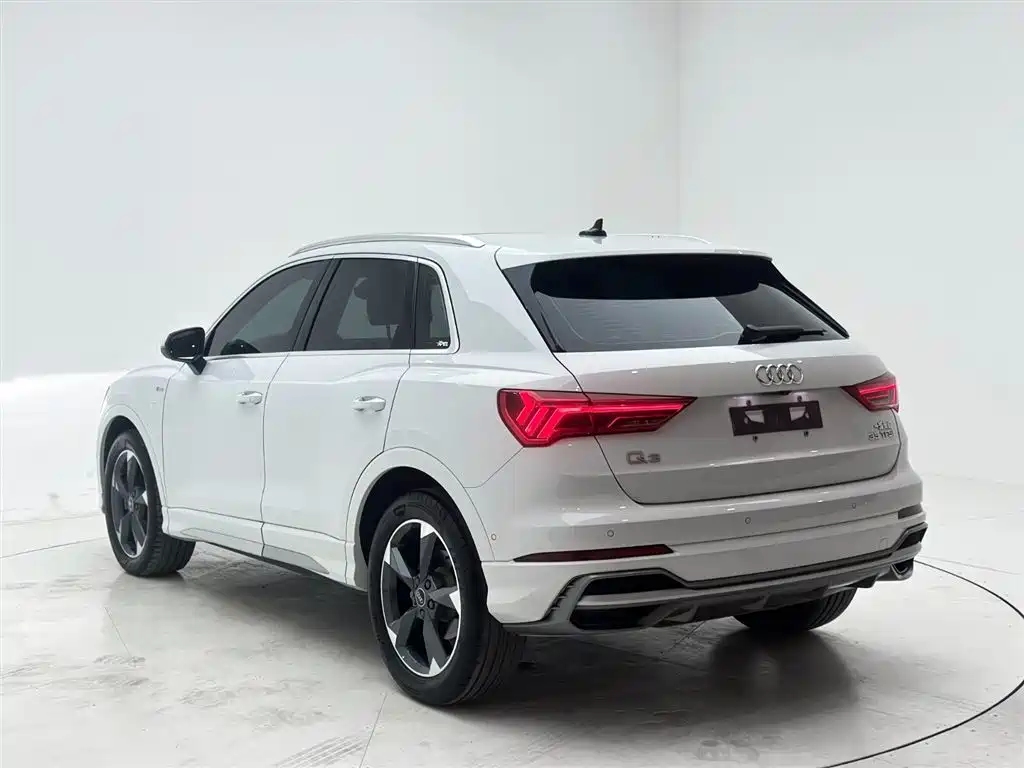 Audi Q3 2022 — фото 4