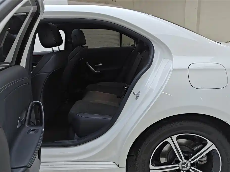 Mercedes-Benz A-Class 2023 — фото 11