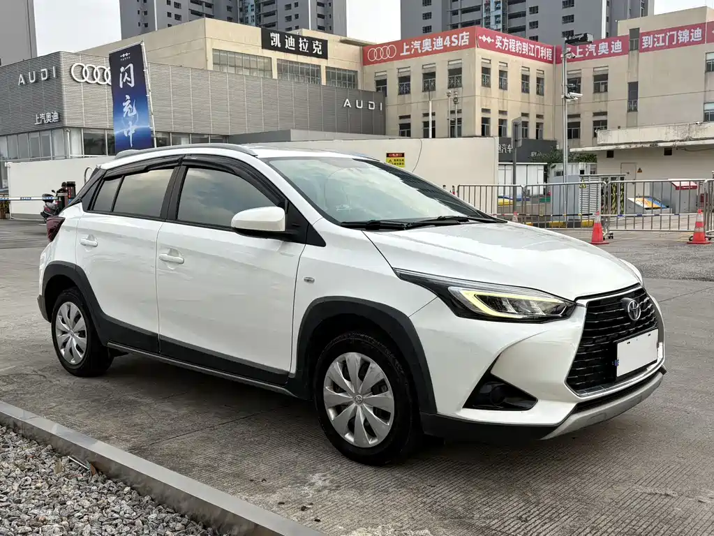Toyota Yaris L 2022 — фото 3