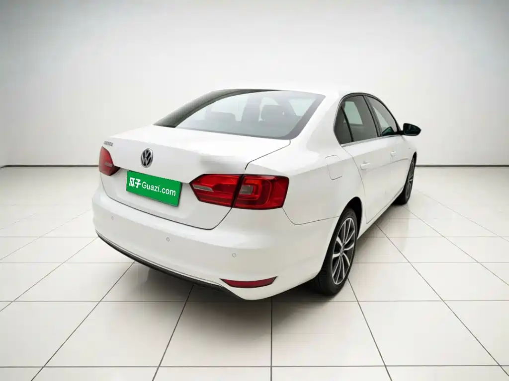 Volkswagen Sagitar 2015